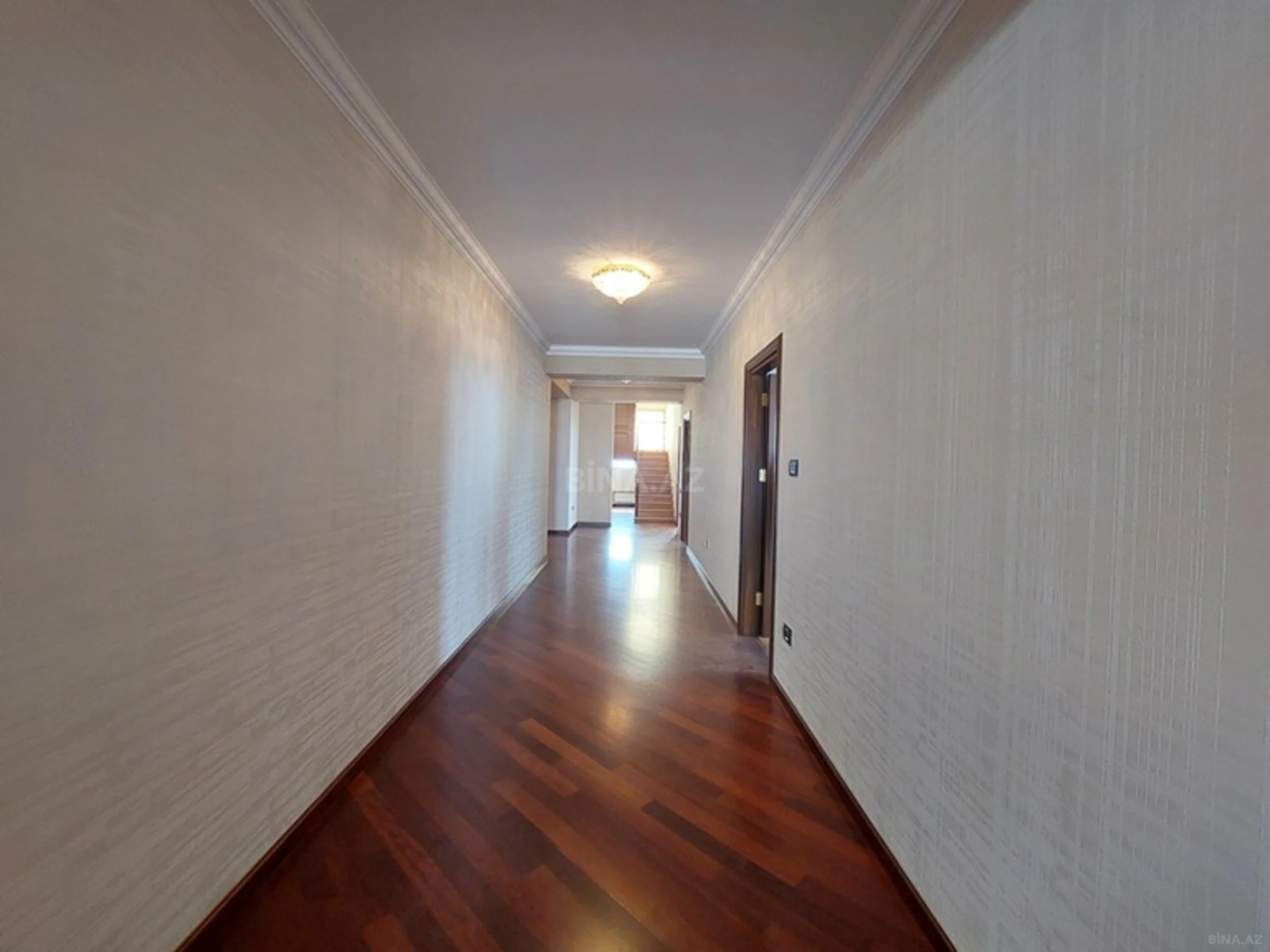 Satılır 5 otaqlı mənzil 450 m²