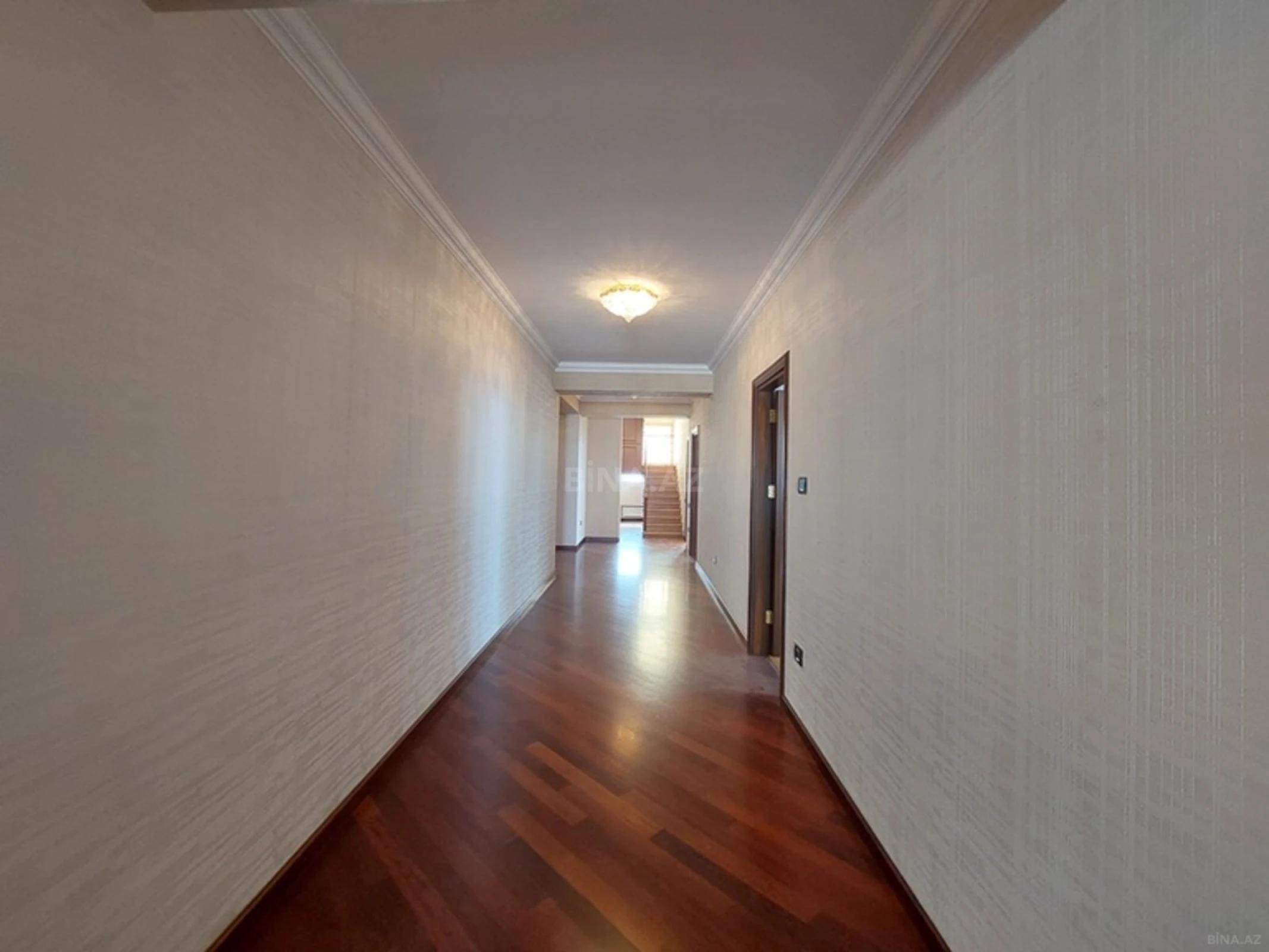 Satılır 5 otaqlı mənzil 450 m²