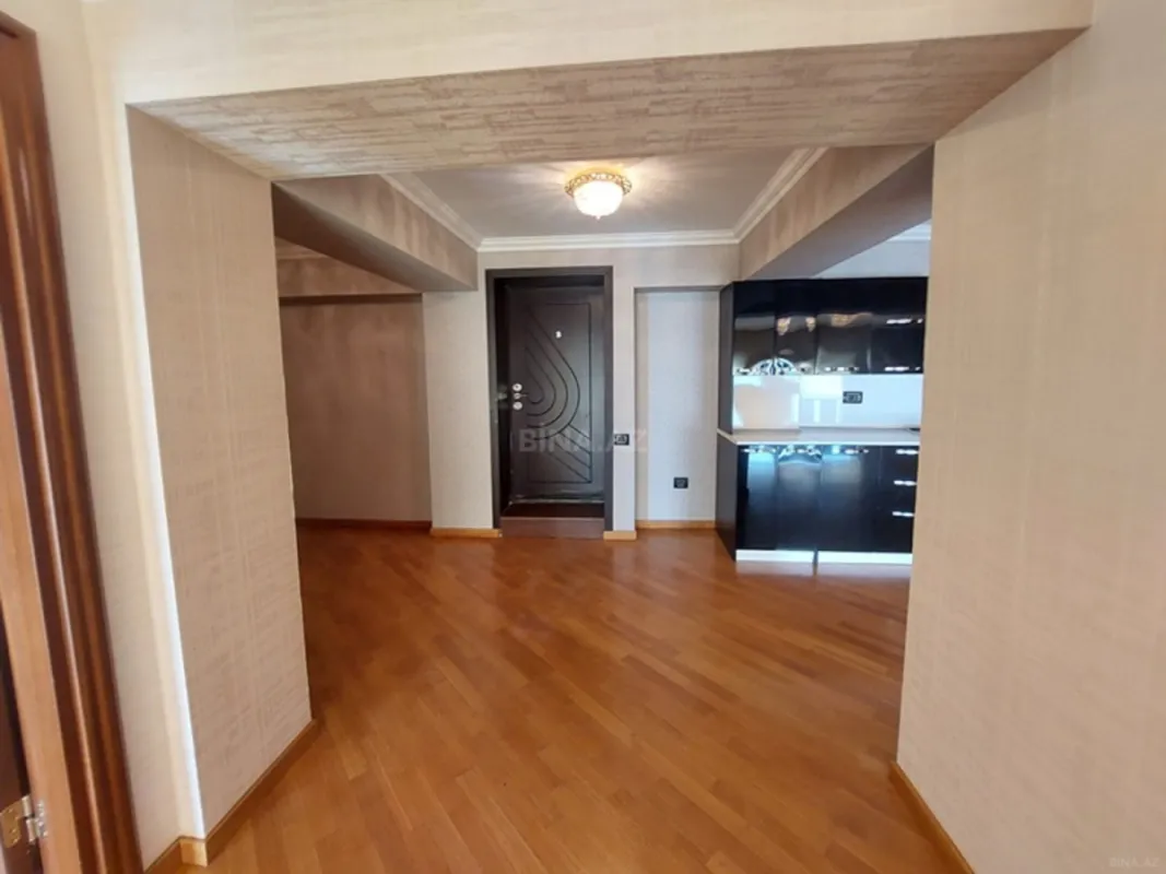 Satılır 5 otaqlı mənzil 450 m²