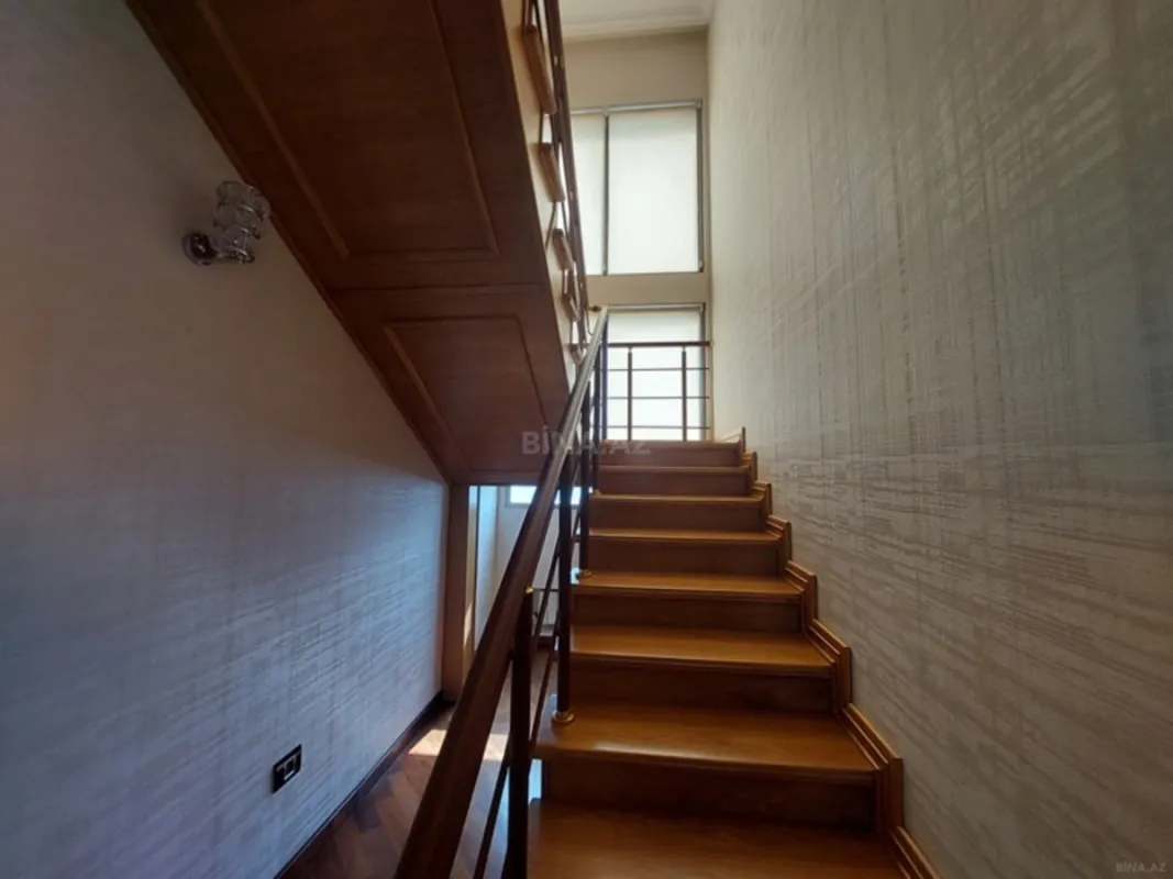 Satılır 5 otaqlı mənzil 450 m²