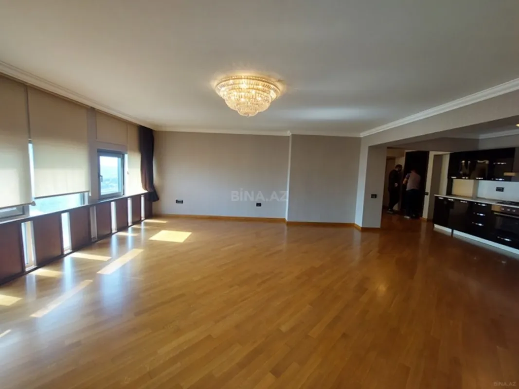 Satılır 5 otaqlı mənzil 450 m²