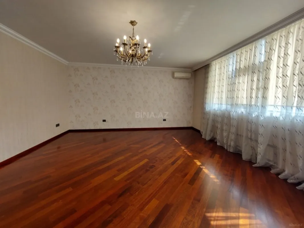 Satılır 5 otaqlı mənzil 450 m²