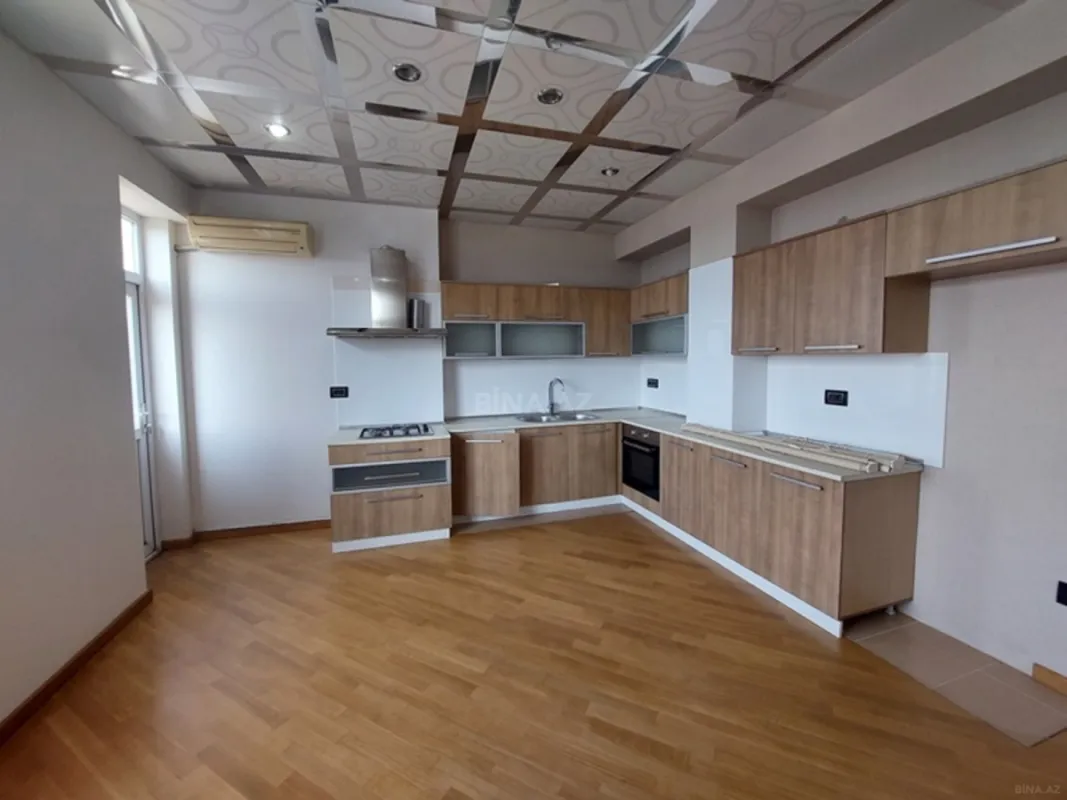 Satılır 5 otaqlı mənzil 450 m²