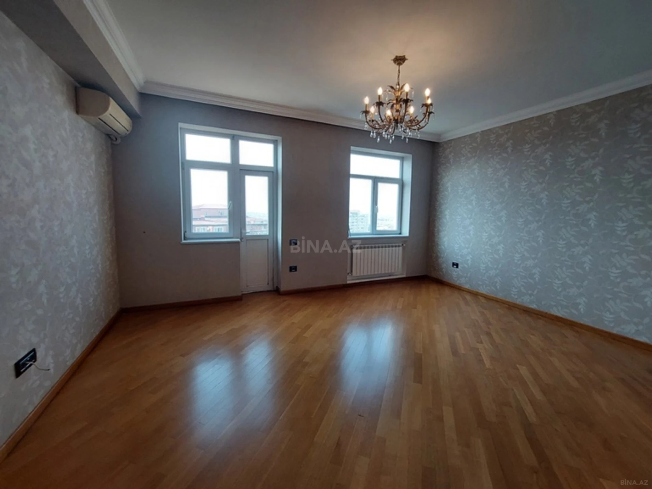 Satılır 5 otaqlı mənzil 450 m²