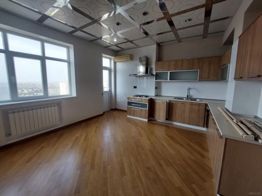 Satılır 5 otaqlı mənzil 450 m²