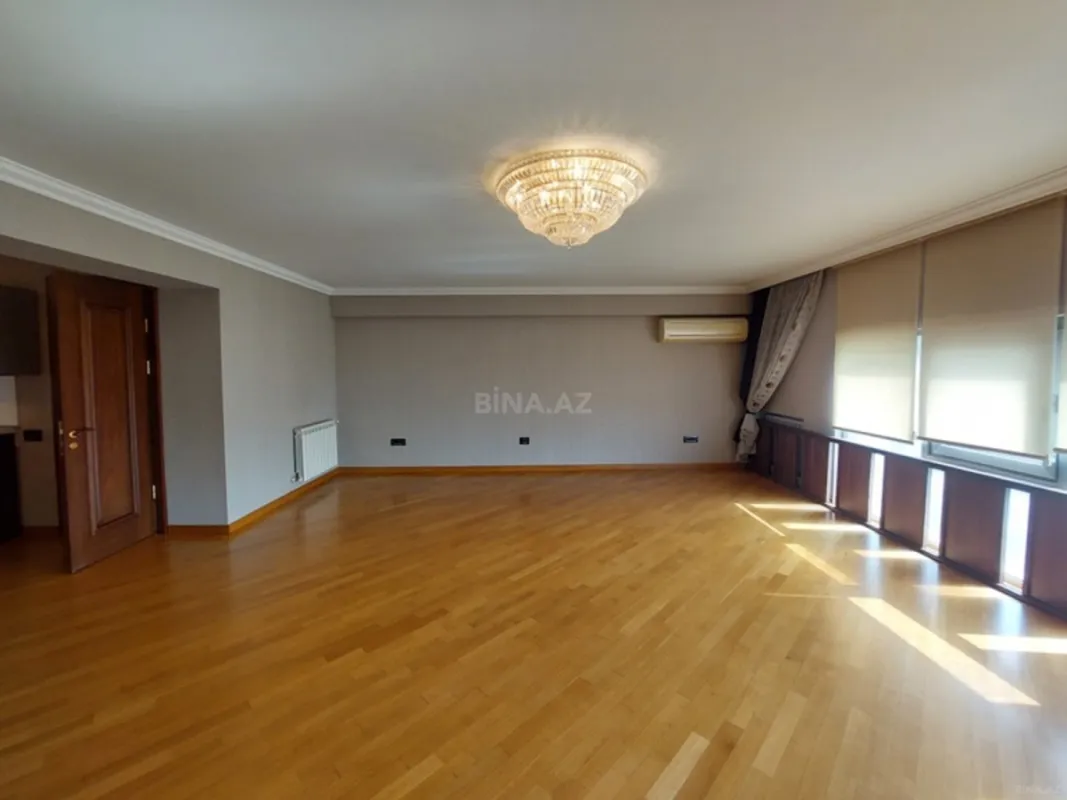 Satılır 5 otaqlı mənzil 450 m²