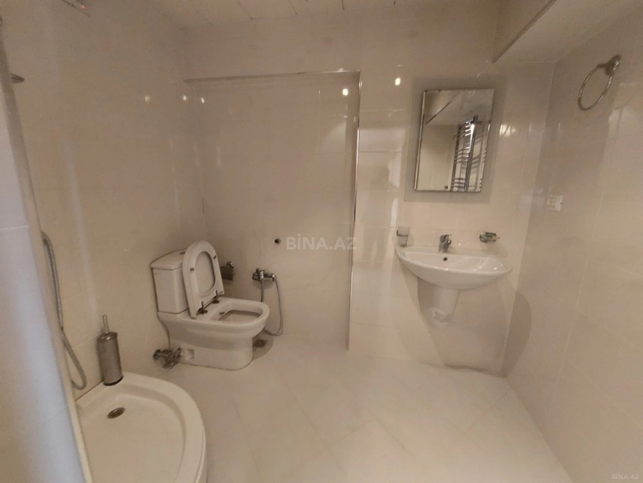 Satılır 5 otaqlı mənzil 450 m²