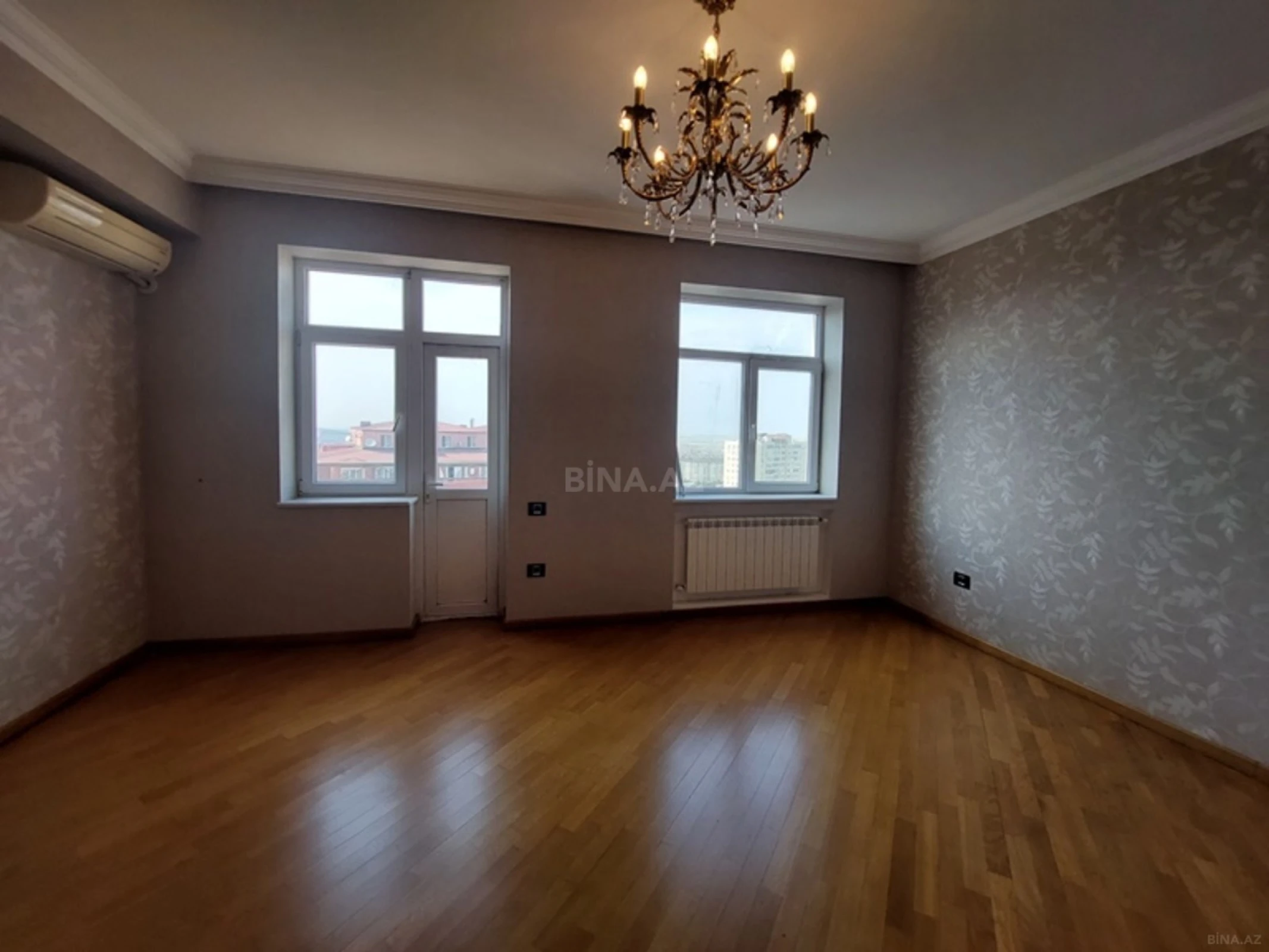 Satılır 5 otaqlı mənzil 450 m²