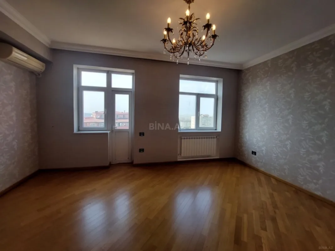 Satılır 5 otaqlı mənzil 450 m²