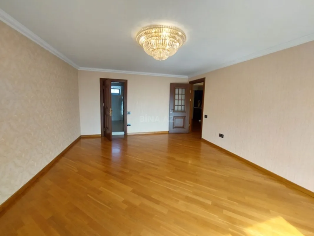 Satılır 5 otaqlı mənzil 450 m²