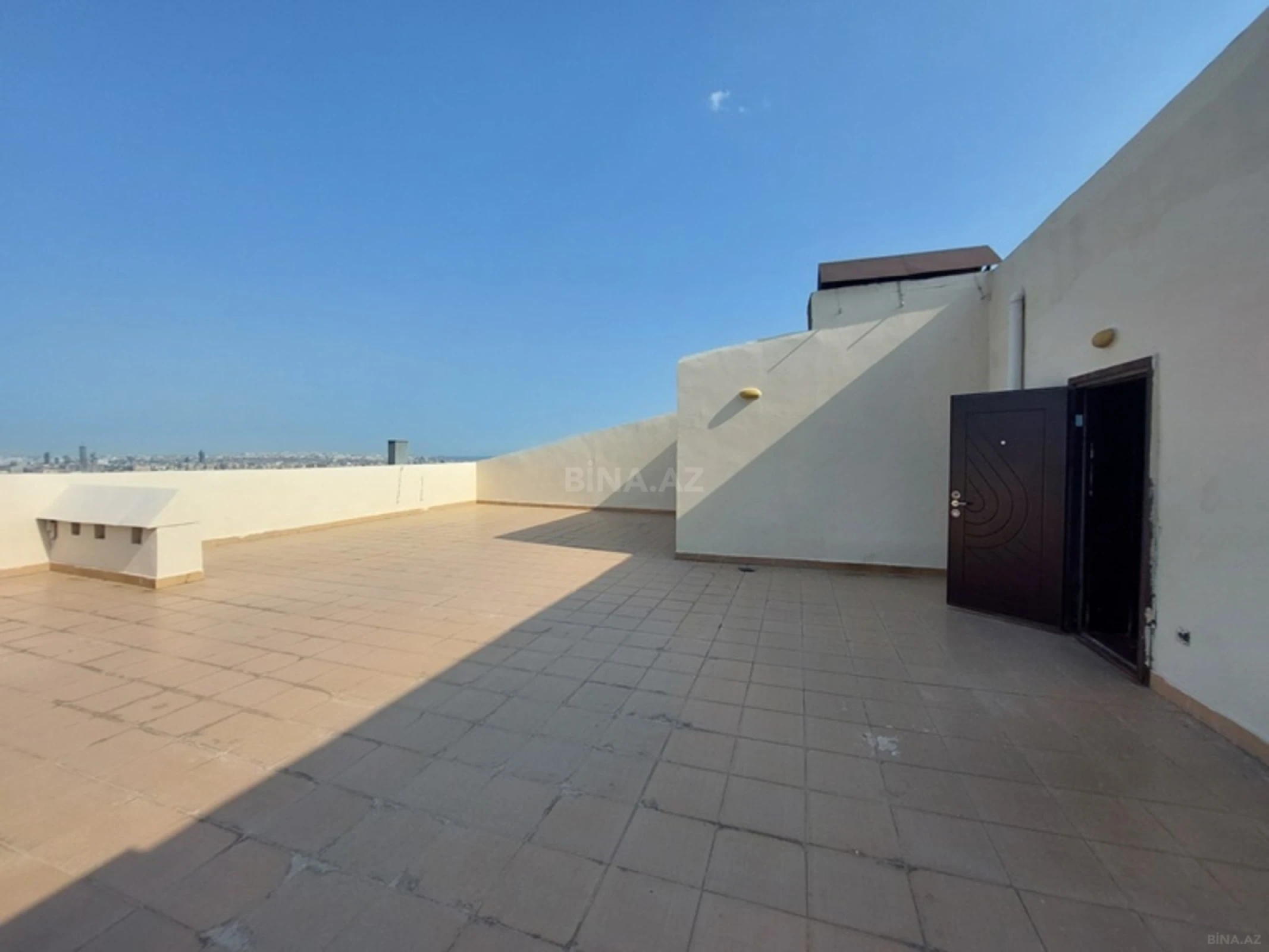 Satılır 5 otaqlı mənzil 450 m²