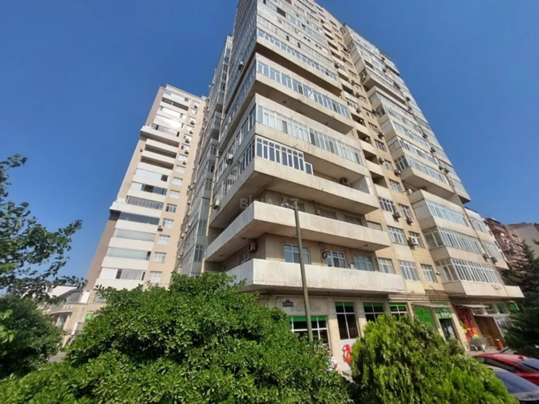 Satılır 5 otaqlı mənzil 450 m²