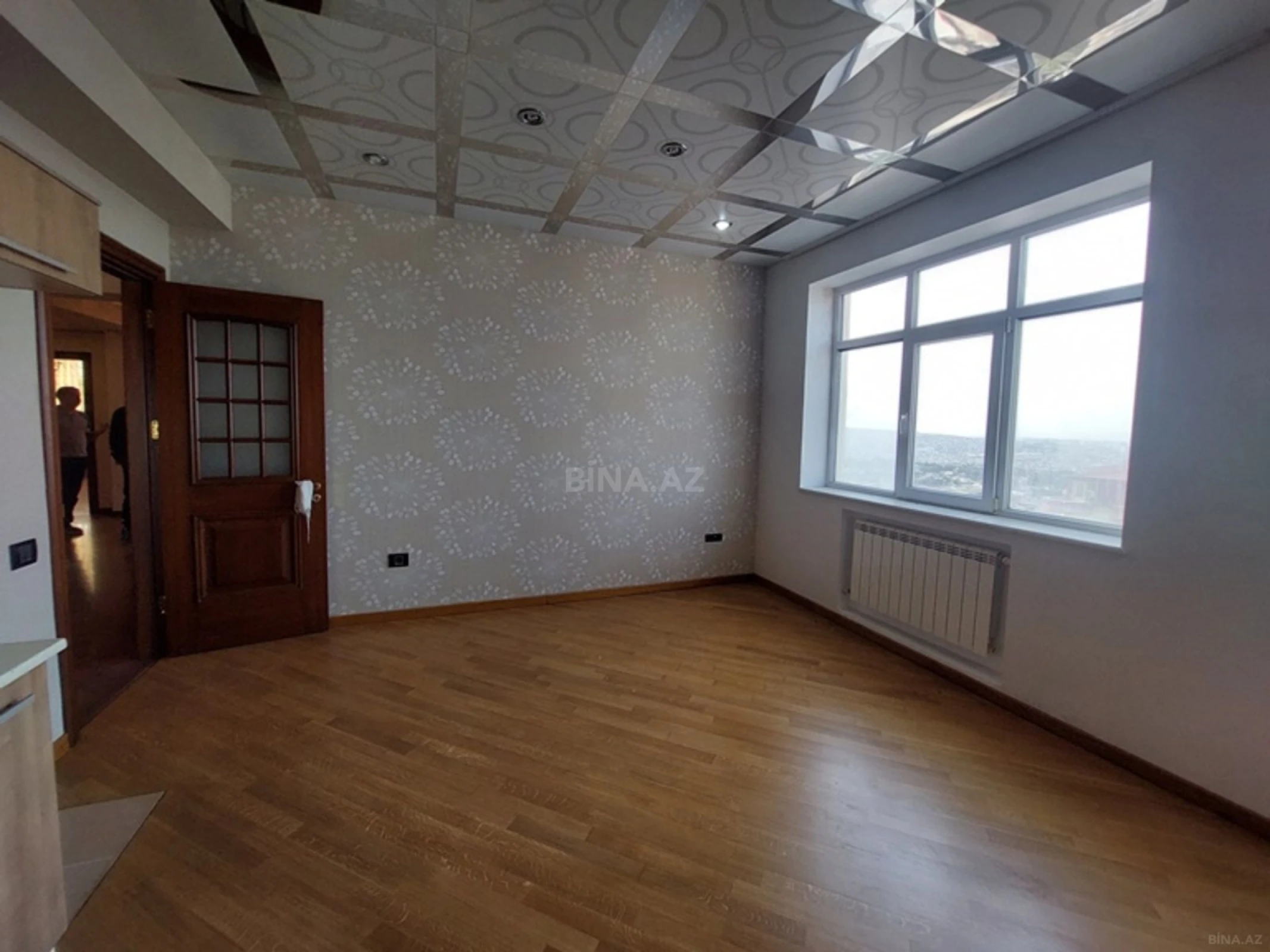 Satılır 5 otaqlı mənzil 450 m²
