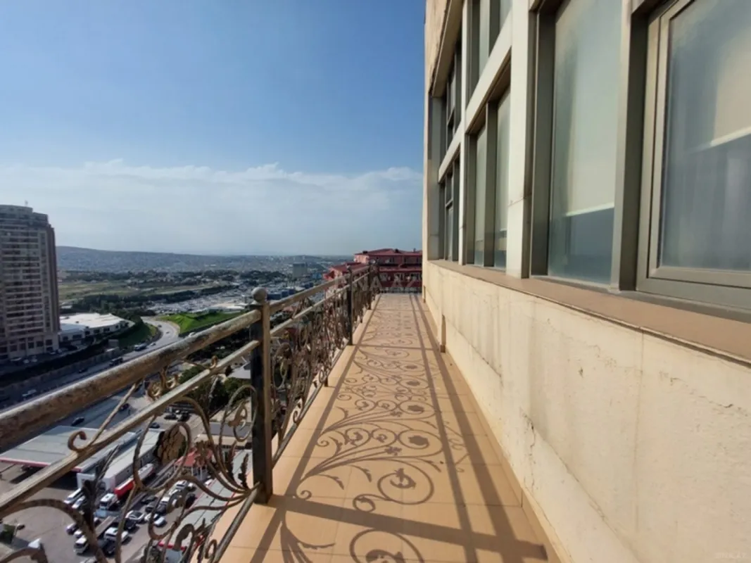 Satılır 5 otaqlı mənzil 450 m²