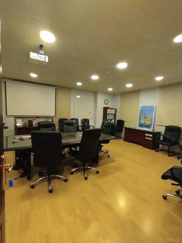 Kirayə verilir 20 otaqlı ofis 1000 m²