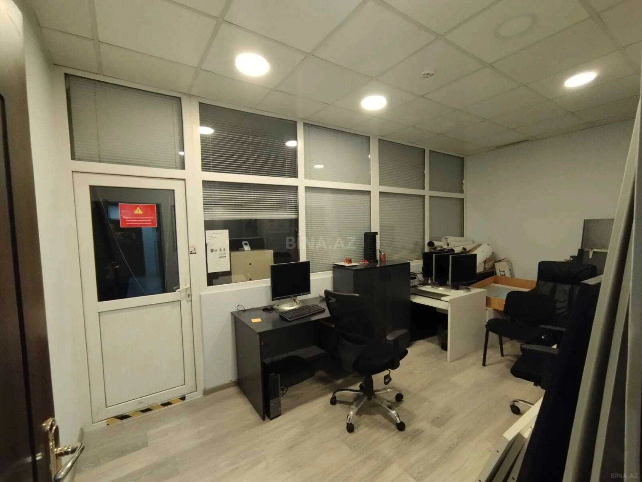 Kirayə verilir 20 otaqlı ofis 1000 m²