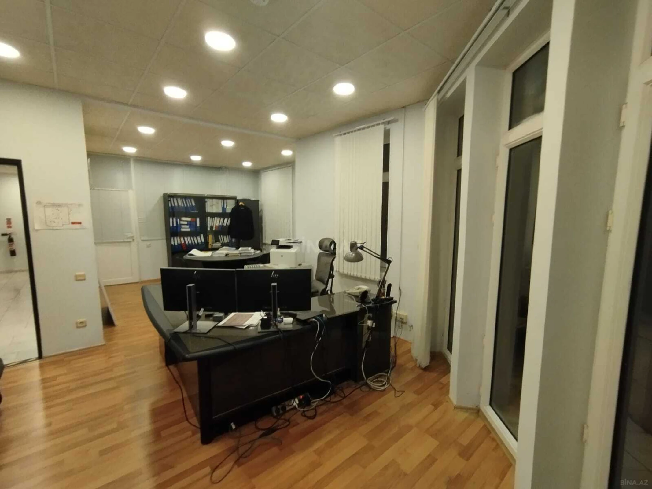 Kirayə verilir 20 otaqlı ofis 1000 m²