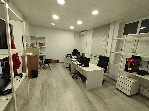 Kirayə verilir 20 otaqlı ofis 1000 m²