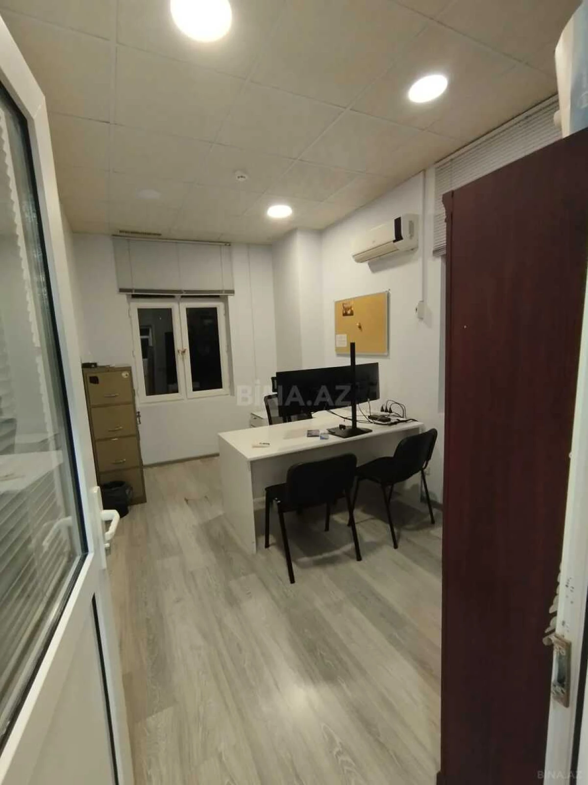 Kirayə verilir 20 otaqlı ofis 1000 m²
