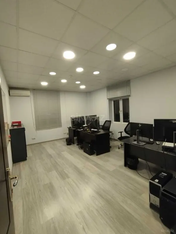 Kirayə verilir 20 otaqlı ofis 1000 m²