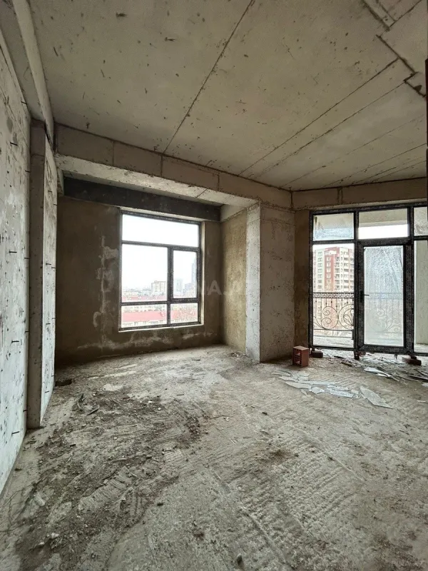 Satılır 3 otaqlı mənzil 117 m²