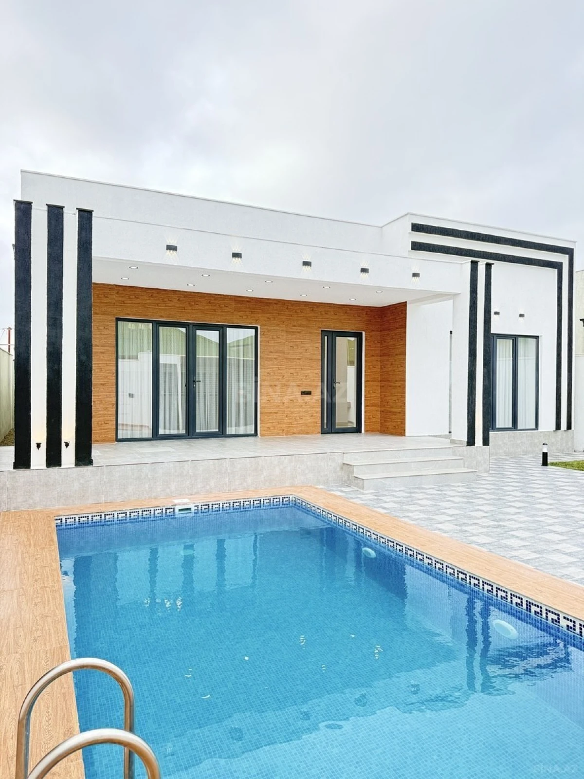 Satılır 4 otaqlı həyət evi 160 m²