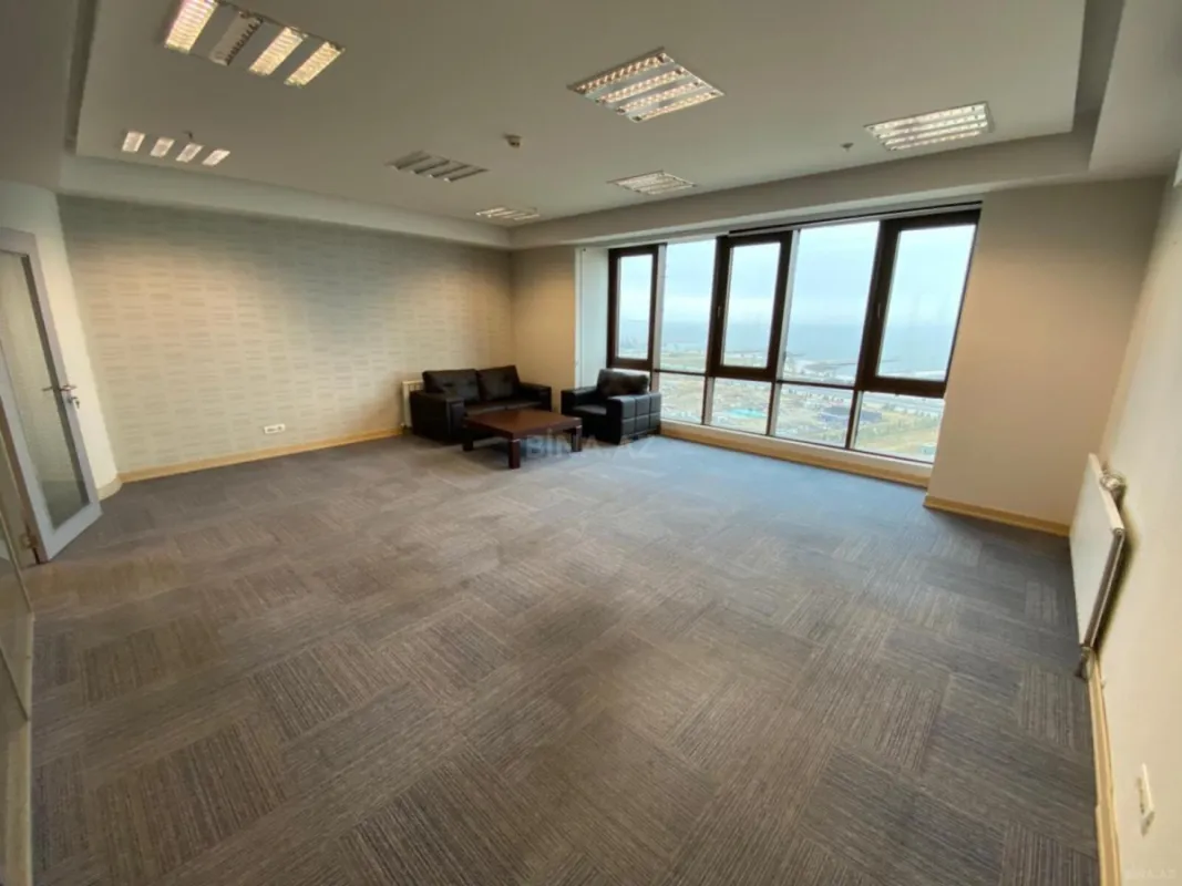 Kirayə verilir 2 otaqlı ofis 106 m²
