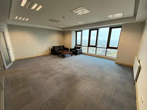 Kirayə verilir 2 otaqlı ofis 106 m²
