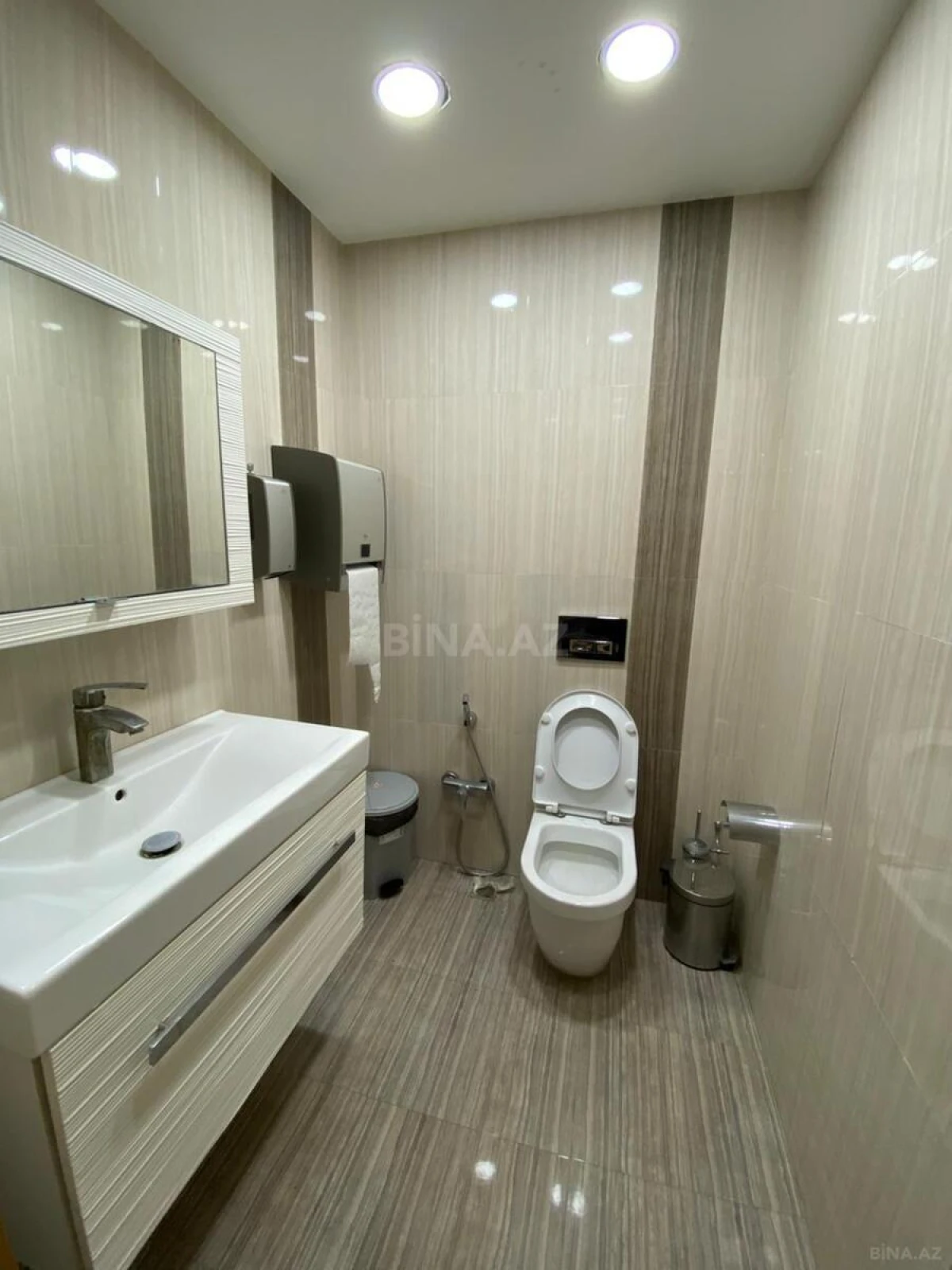 Kirayə verilir 2 otaqlı ofis 106 m²