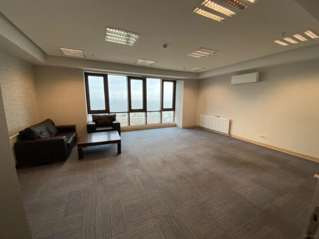 Kirayə verilir 2 otaqlı ofis 106 m²