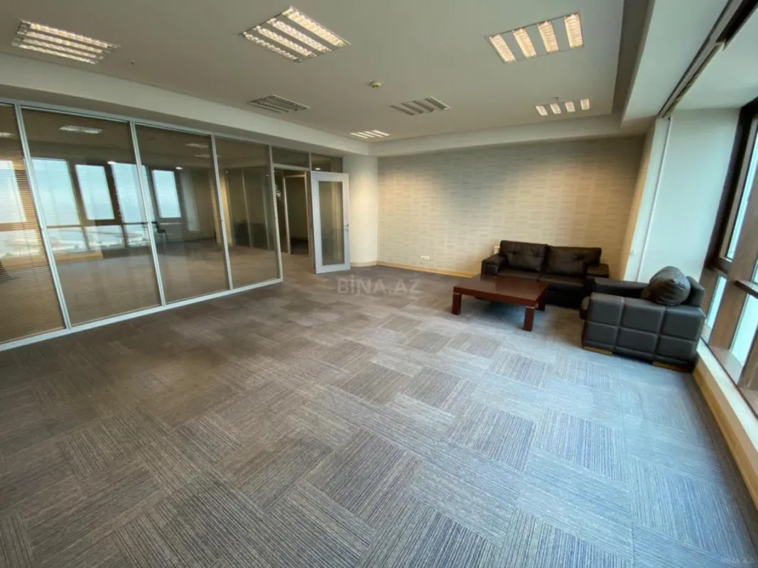 Kirayə verilir 2 otaqlı ofis 106 m²