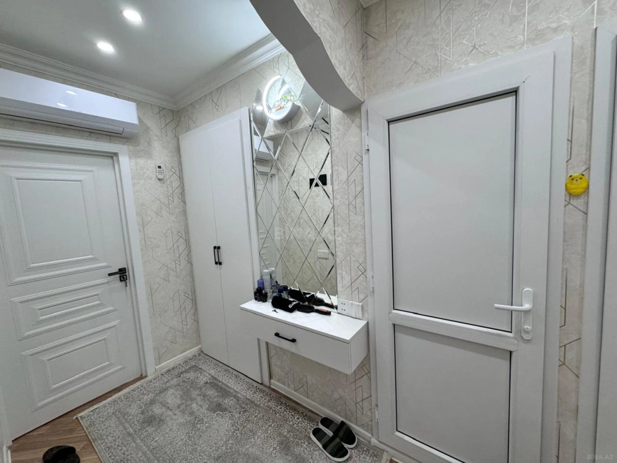 Satılır 2 otaqlı mənzil 65 m²