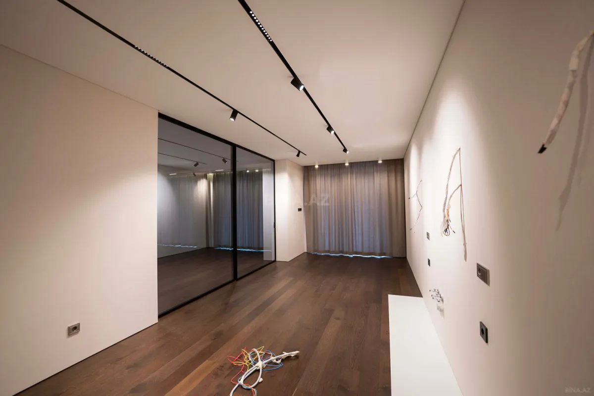 Satılır 4 otaqlı mənzil 288.28 m²