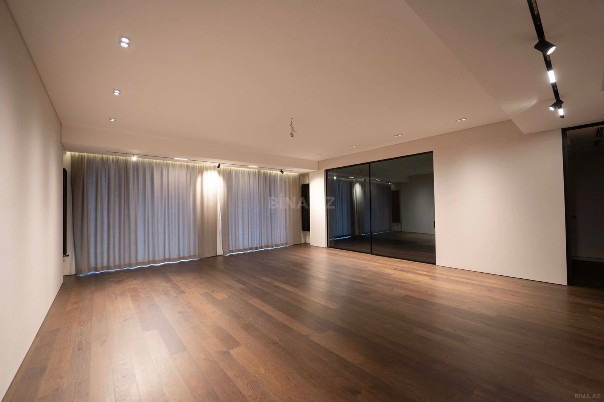 Satılır 4 otaqlı mənzil 288.28 m²