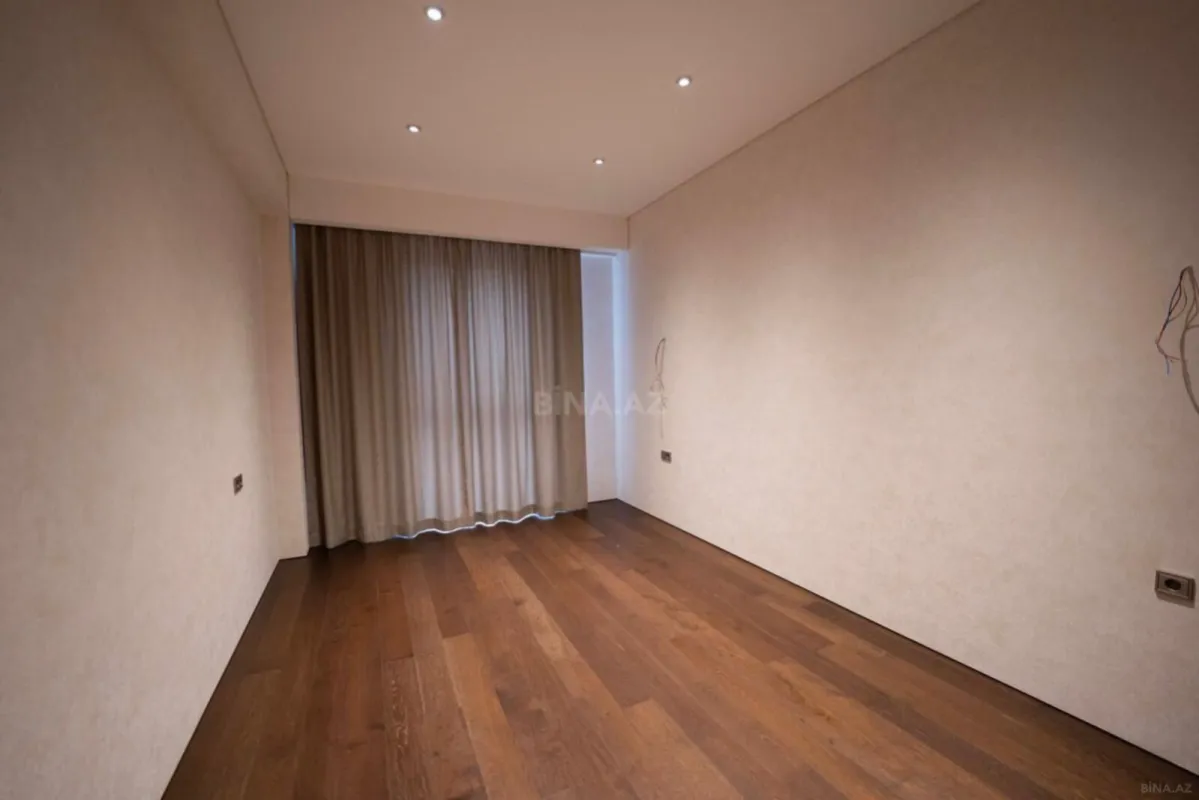Satılır 4 otaqlı mənzil 288.28 m²