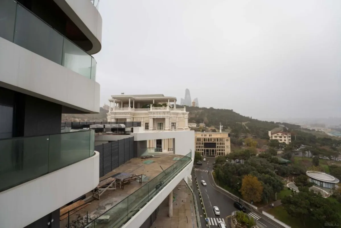 Satılır 4 otaqlı mənzil 288.28 m²