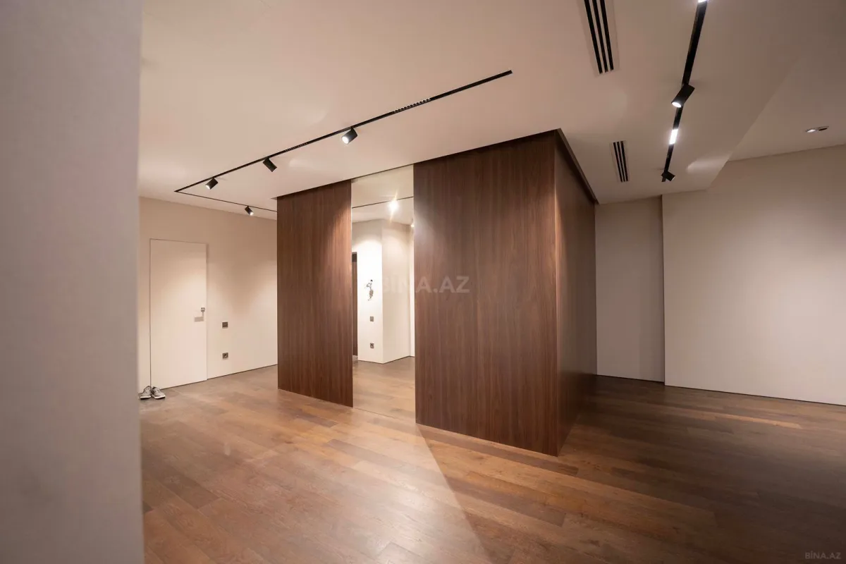 Satılır 4 otaqlı mənzil 288.28 m²