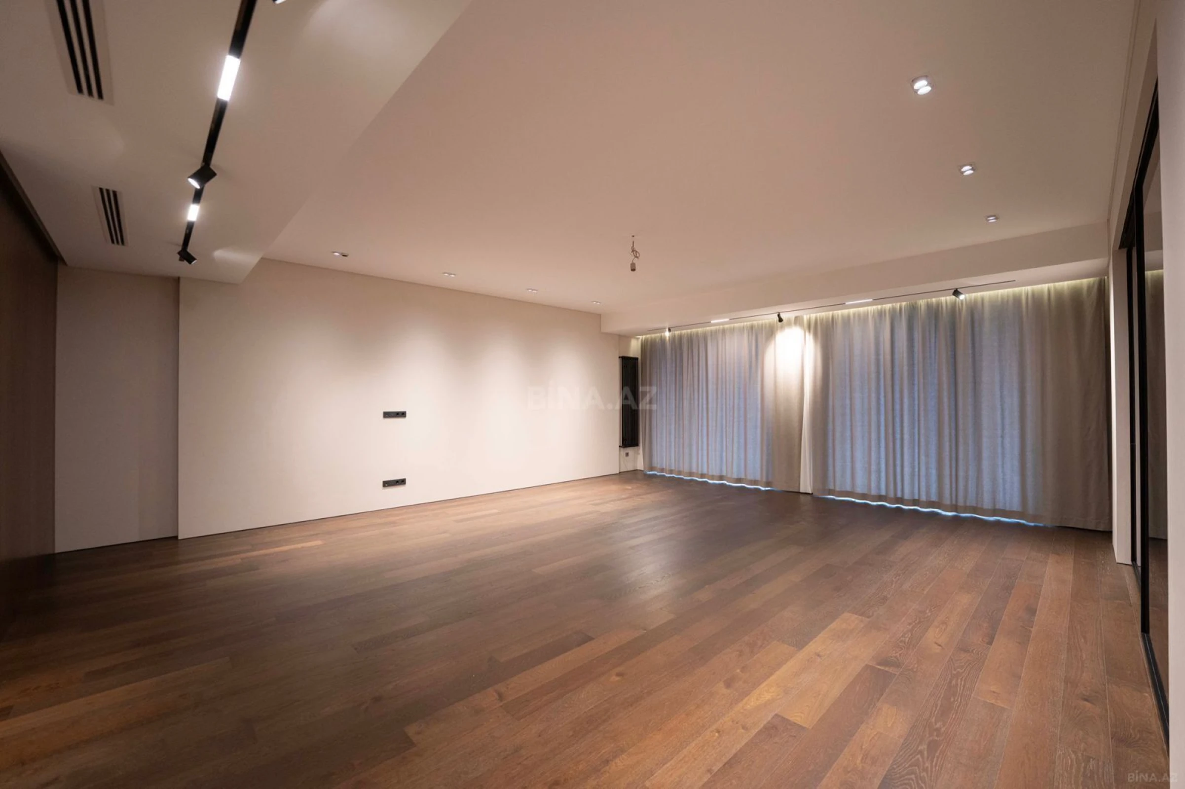 Satılır 4 otaqlı mənzil 288.28 m²