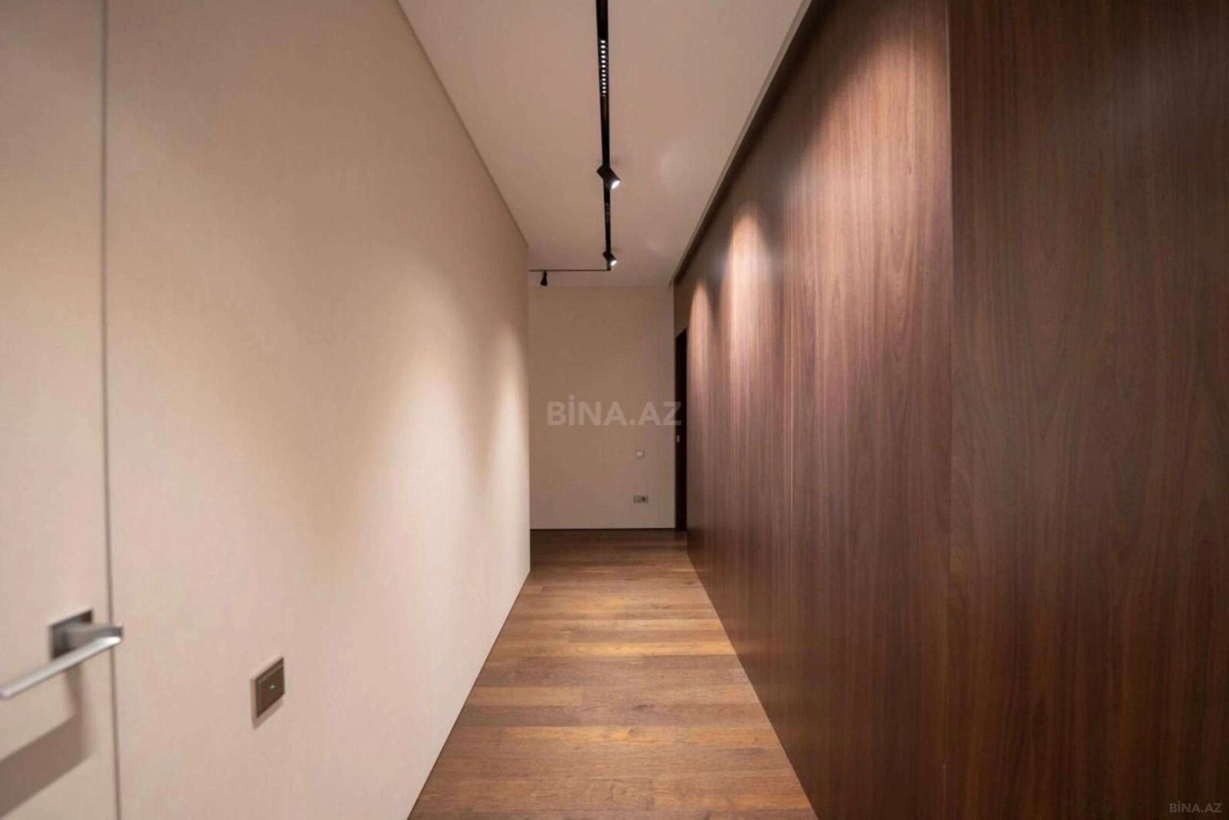 Satılır 4 otaqlı mənzil 288.28 m²