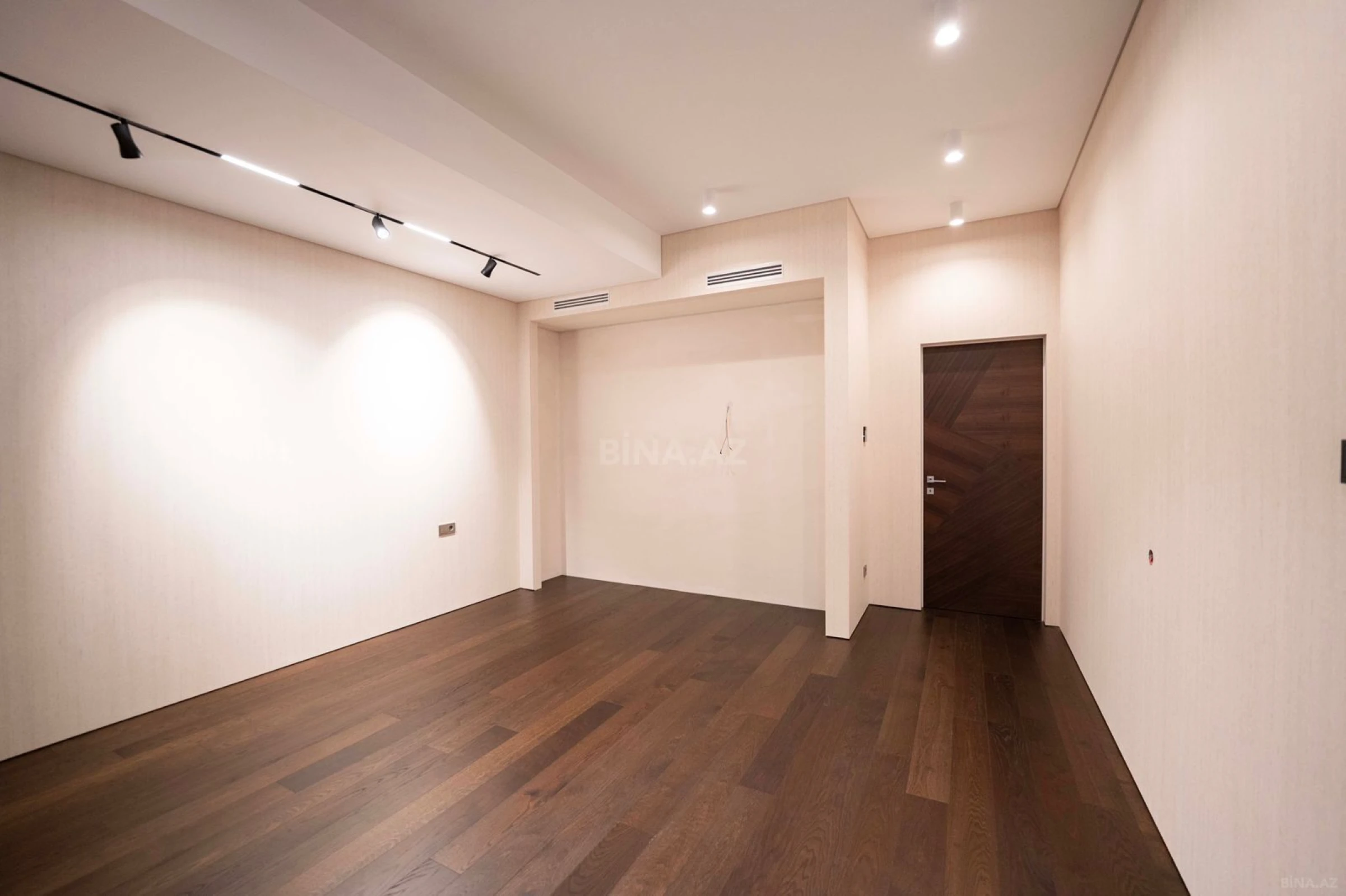 Satılır 4 otaqlı mənzil 288.28 m²