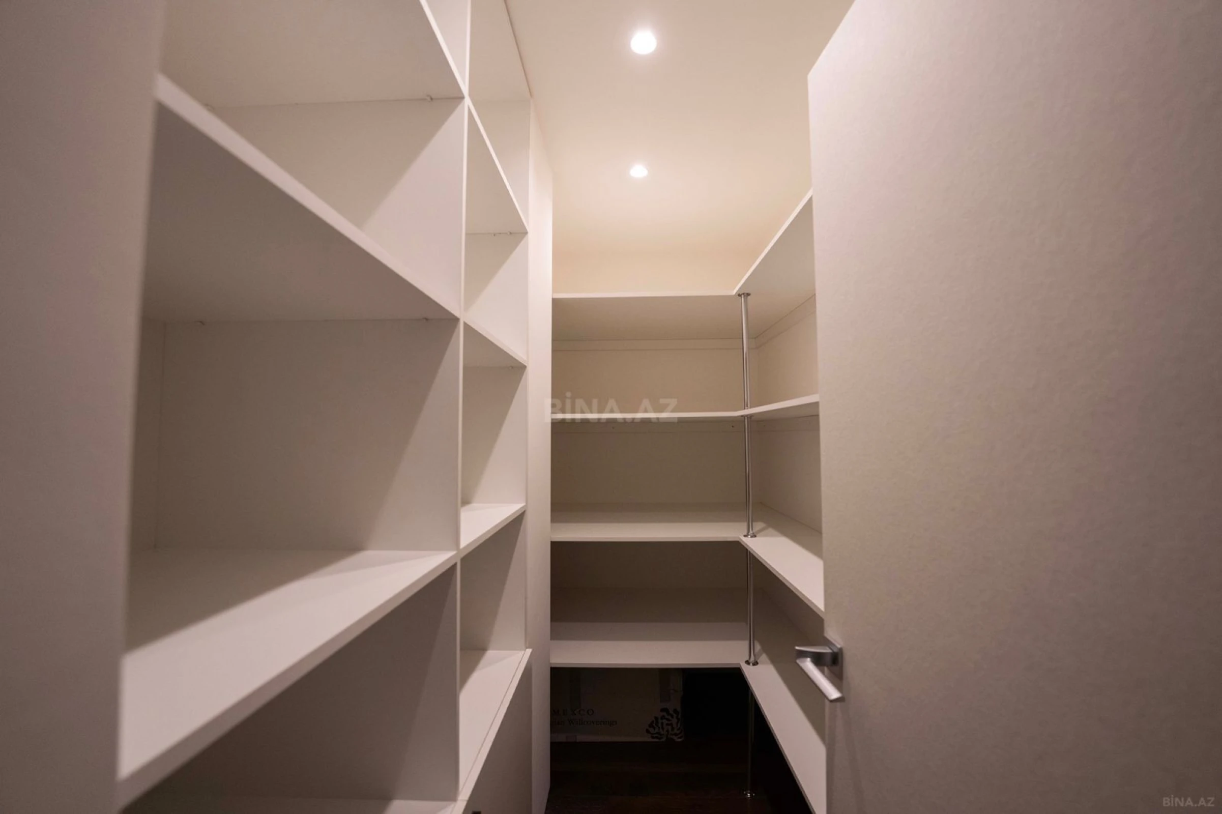 Satılır 4 otaqlı mənzil 288.28 m²