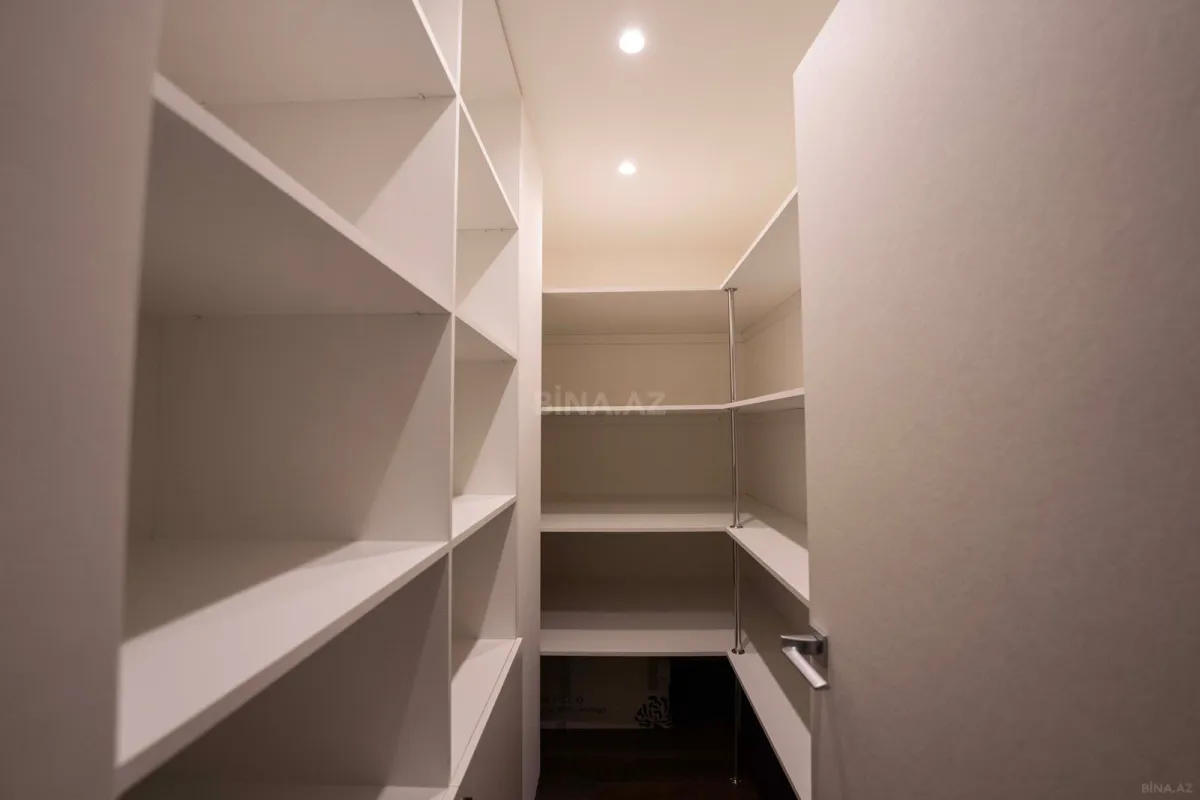 Satılır 4 otaqlı mənzil 288.28 m²