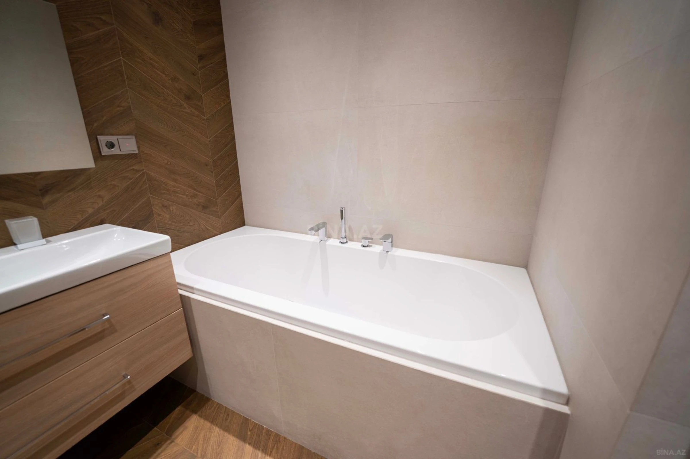 Satılır 4 otaqlı mənzil 288.28 m²