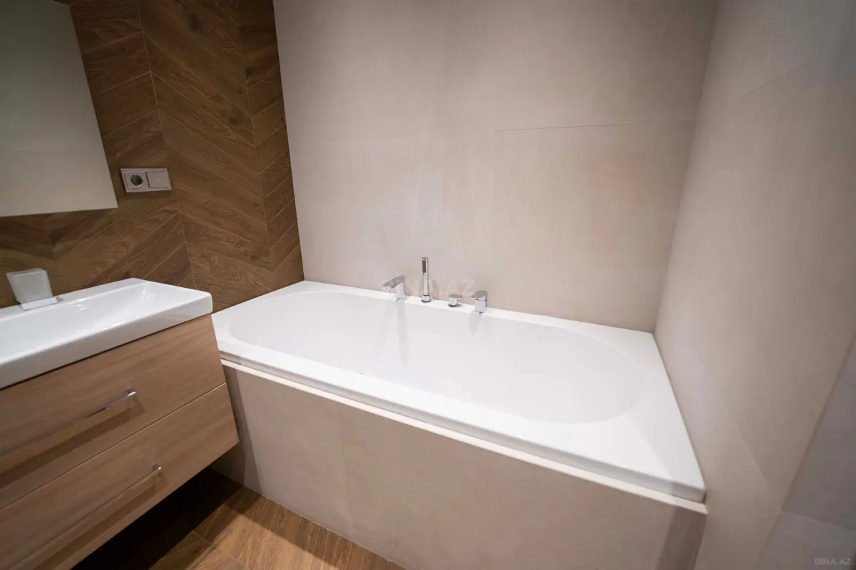 Satılır 4 otaqlı mənzil 288.28 m²