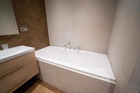 Satılır 4 otaqlı mənzil 288.28 m²