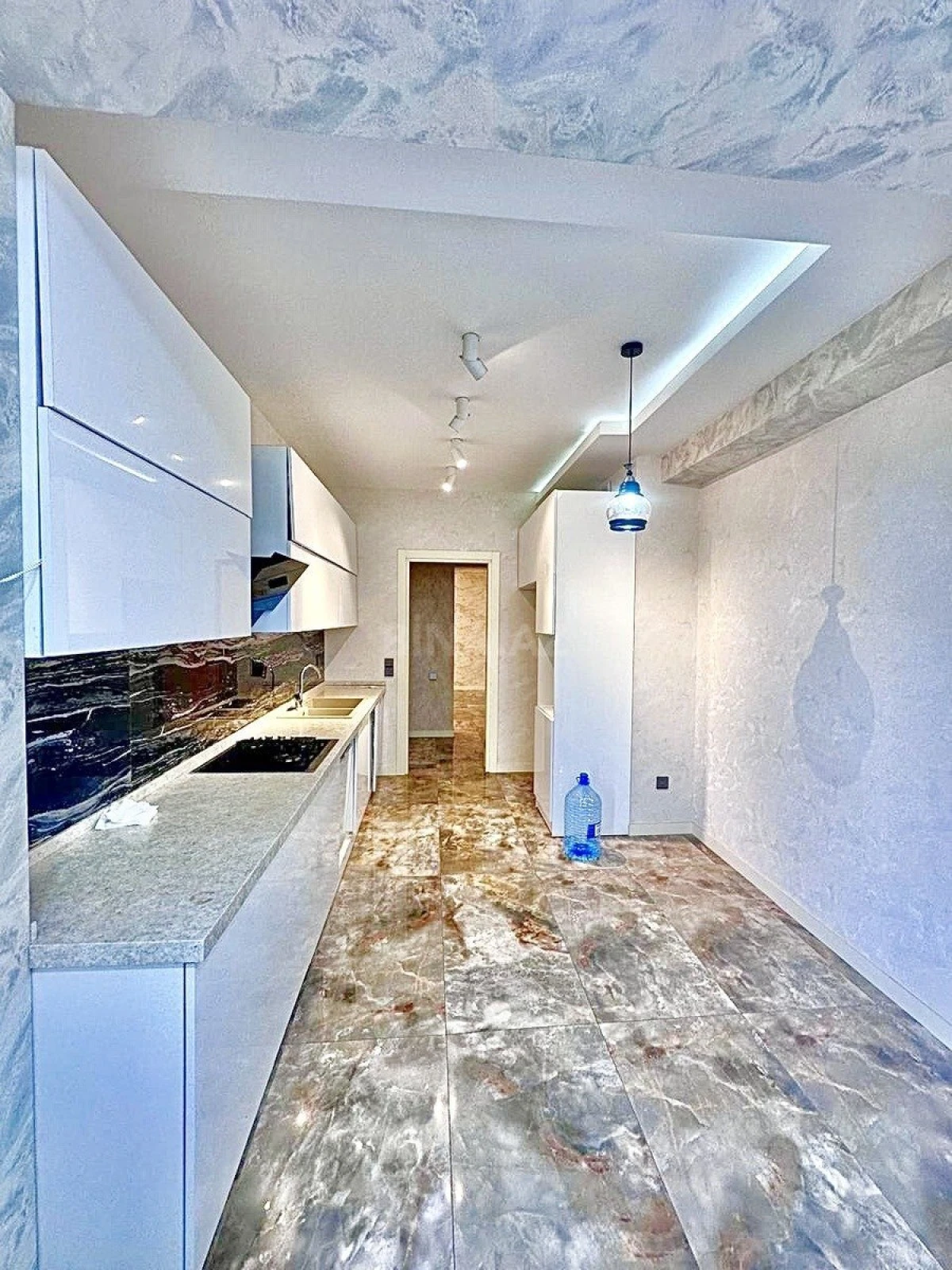 Satılır 3 otaqlı mənzil 110 m²