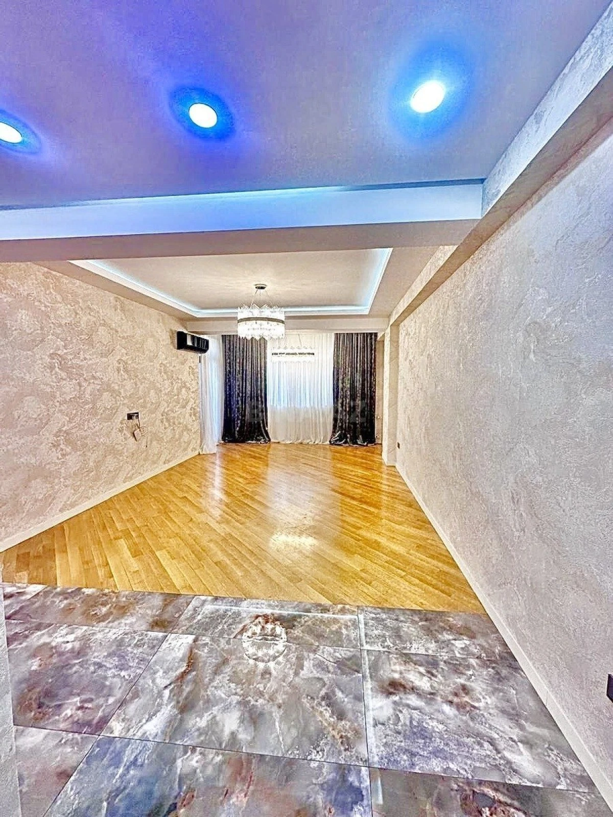 Satılır 3 otaqlı mənzil 110 m²