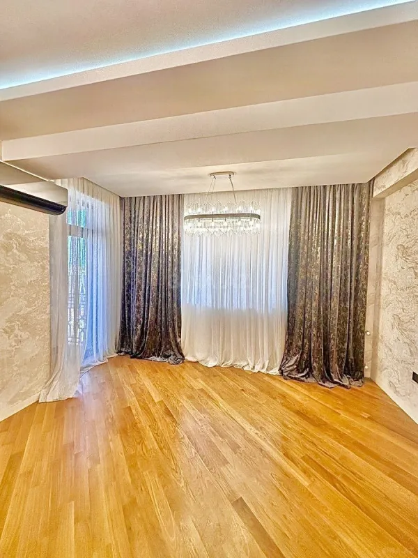 Satılır 3 otaqlı mənzil 110 m²
