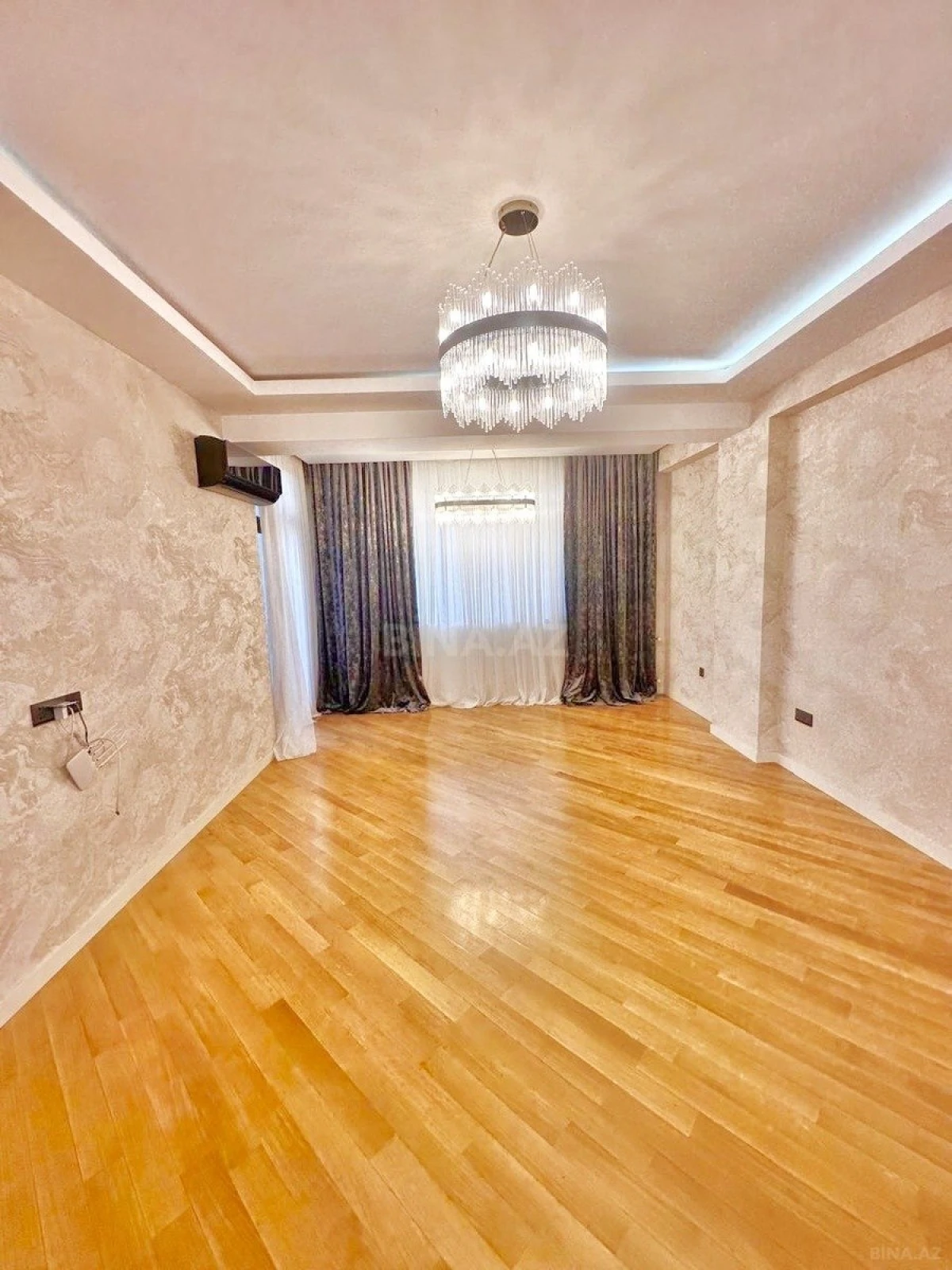 Satılır 3 otaqlı mənzil 110 m²