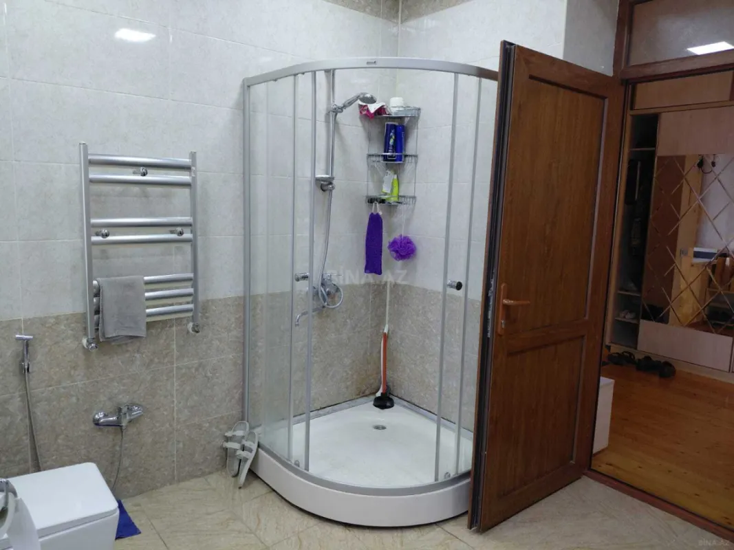 Satılır 5 otaqlı həyət evi 260 m²